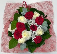 BOU0073 Bouquet de roses blanche et Rouge